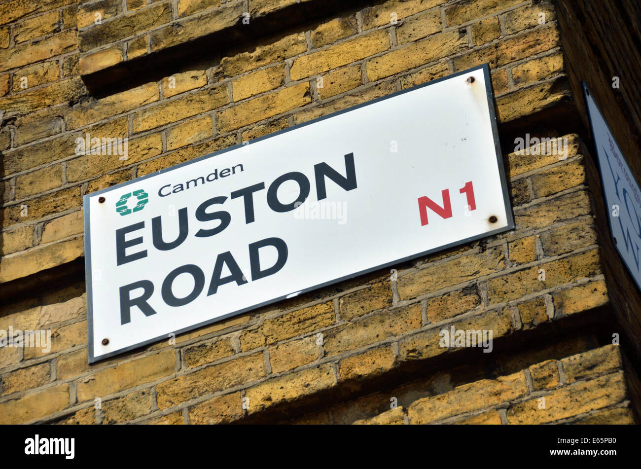 Euston Road N1 street sign on a wall, King’s Cross, London, UK Stock Photo