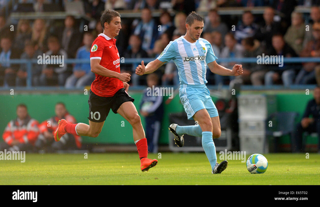 Chemnitz, Germany, 15 August 2014. Chemnitz's Kevin Conrad vies for the ball with Mainz's Filip Djuricic during the DFB Cup first round match between Chemnitzer FC and FSV Mainz 05 in the Stadium on Gellerstrasse in Chemnitz, Germany, 15 August 2014. Photo: THOMAS EISENHUTH/dpa/Alamy Live News Stock Photo