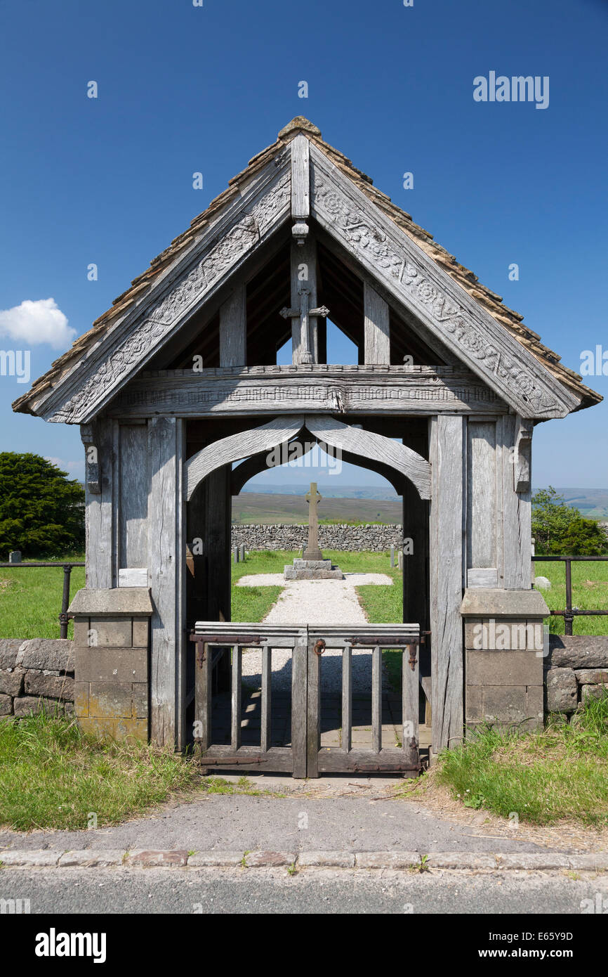 Cemetery lych gate designed by Robert 'Mouseman' Thompson, Greenhow, North Yorkshire Stock Photo