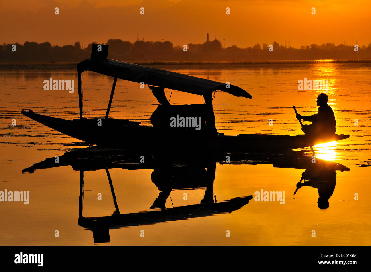 Going home, Dal lake Stock Photo