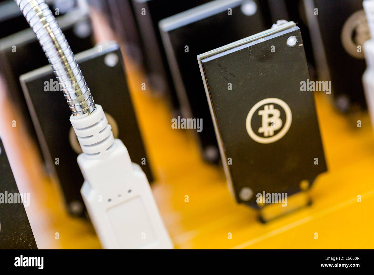 Bitcoin machine hi-res stock photography and images - Page 11 - Alamy