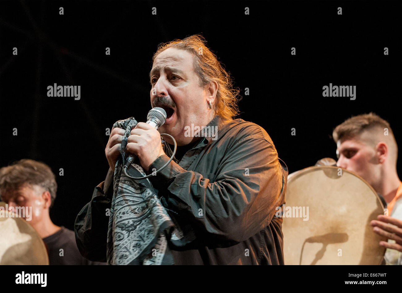 Marcello Colasurdo, singer-songwriter from Naples sings in Rotonda Diaz, Naples during the "Dock Of Sound ". © Emanuele Sessa/Pacific Press/Alamy Live News Stock Photo