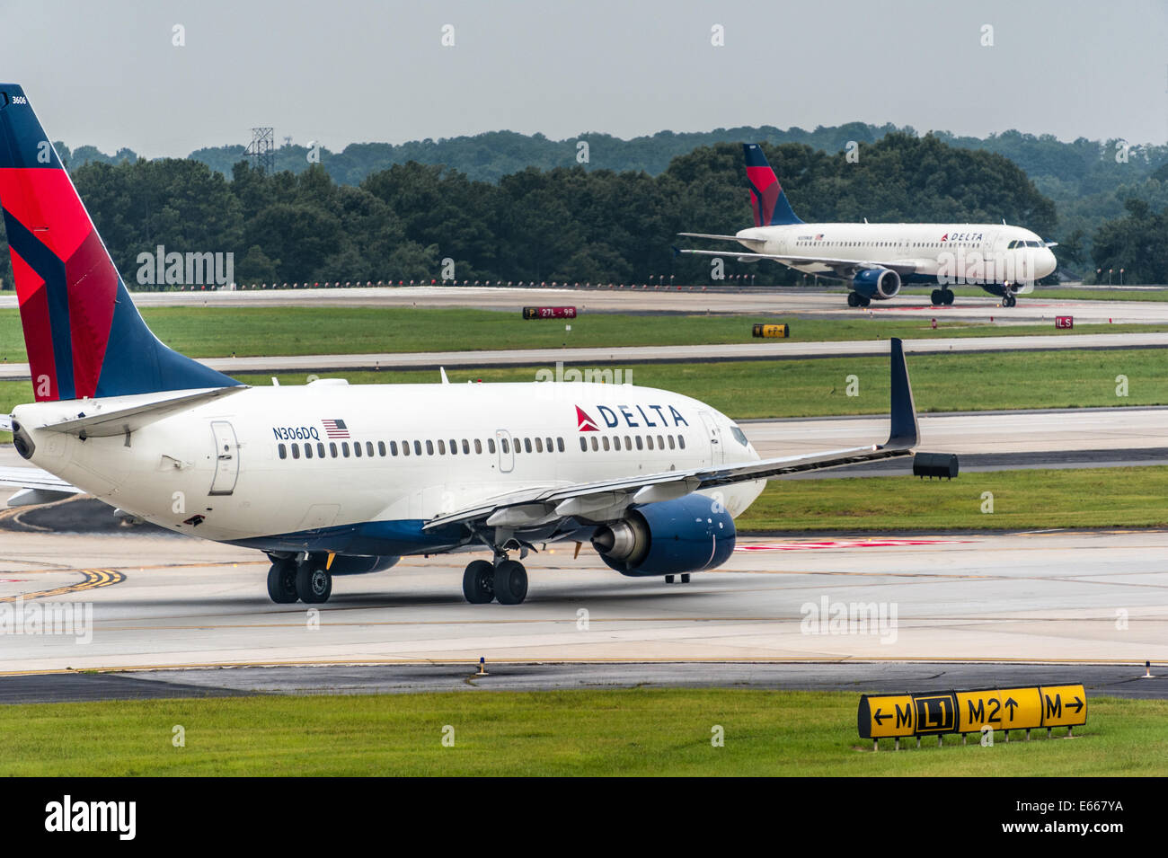 Delta Airlines passenger jets on taxiways at Hartsfield-Jackson Atlanta International Airport, the world's busiest airport. USA. Stock Photo