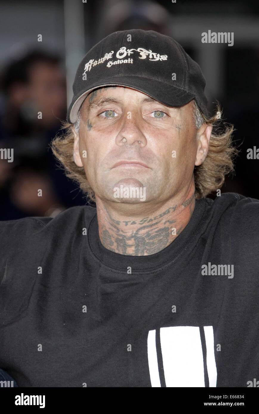 File. 15th Aug, 2014. Skateboarder and original member of Z-Boys JAY ADAMS, the skater portrayed in the 2005 film 'Lords of Dogtown' died while on an extended surfing trip in Mexico Thursday of a heart attack. Adams was 53. PICTURED - May 24, 2005 - Los Angeles, California, U.S. - Skateboarder Jay Adams. attends 'Lords Of Dogtown' World Premie at Chinese Theatre. © Globe Photos/ZUMAPRESS.com/Alamy Live News Stock Photo