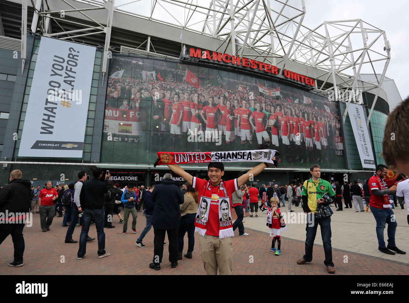 Old traford fans hires stock photography and images Alamy