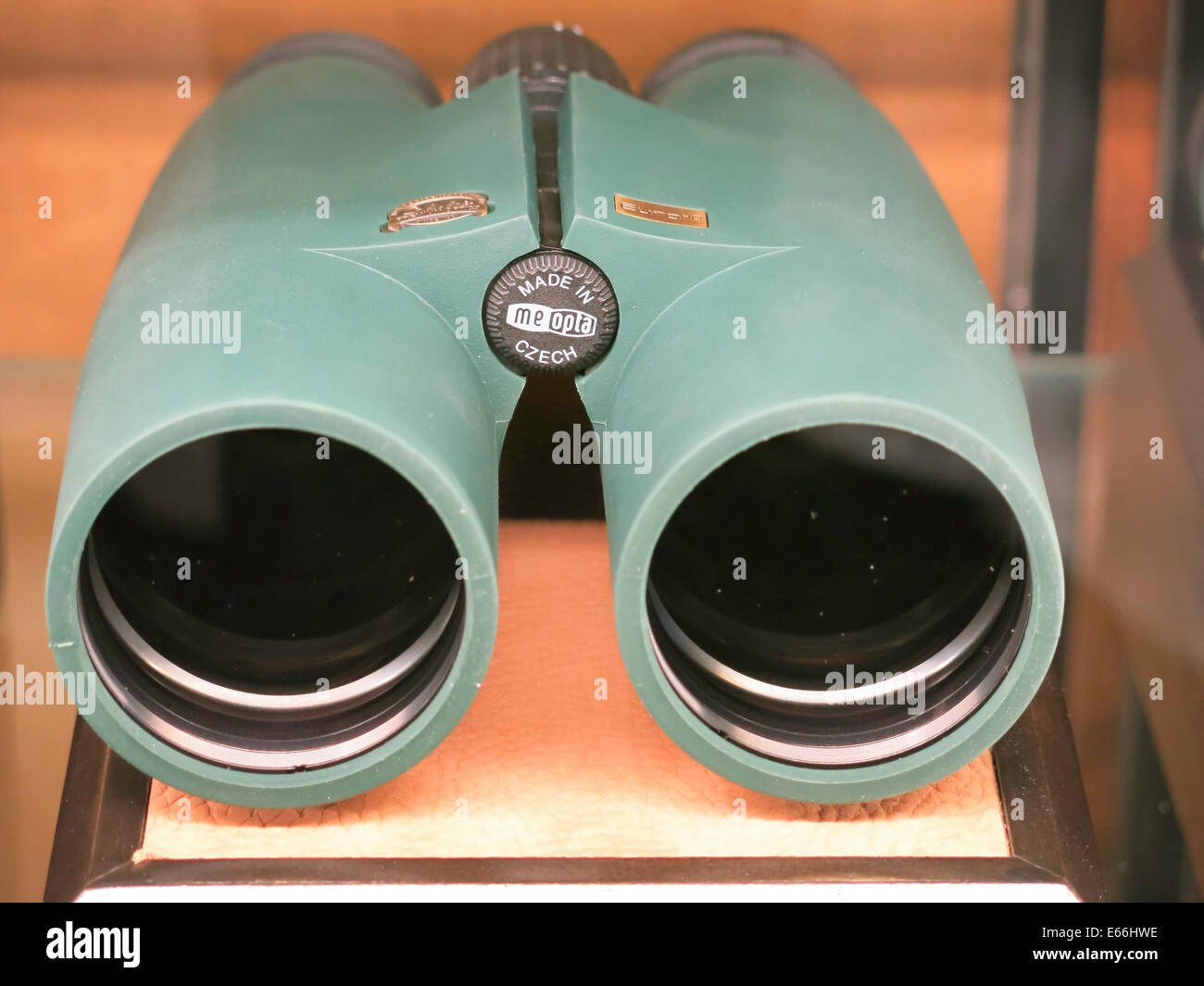 cabelas binoculars