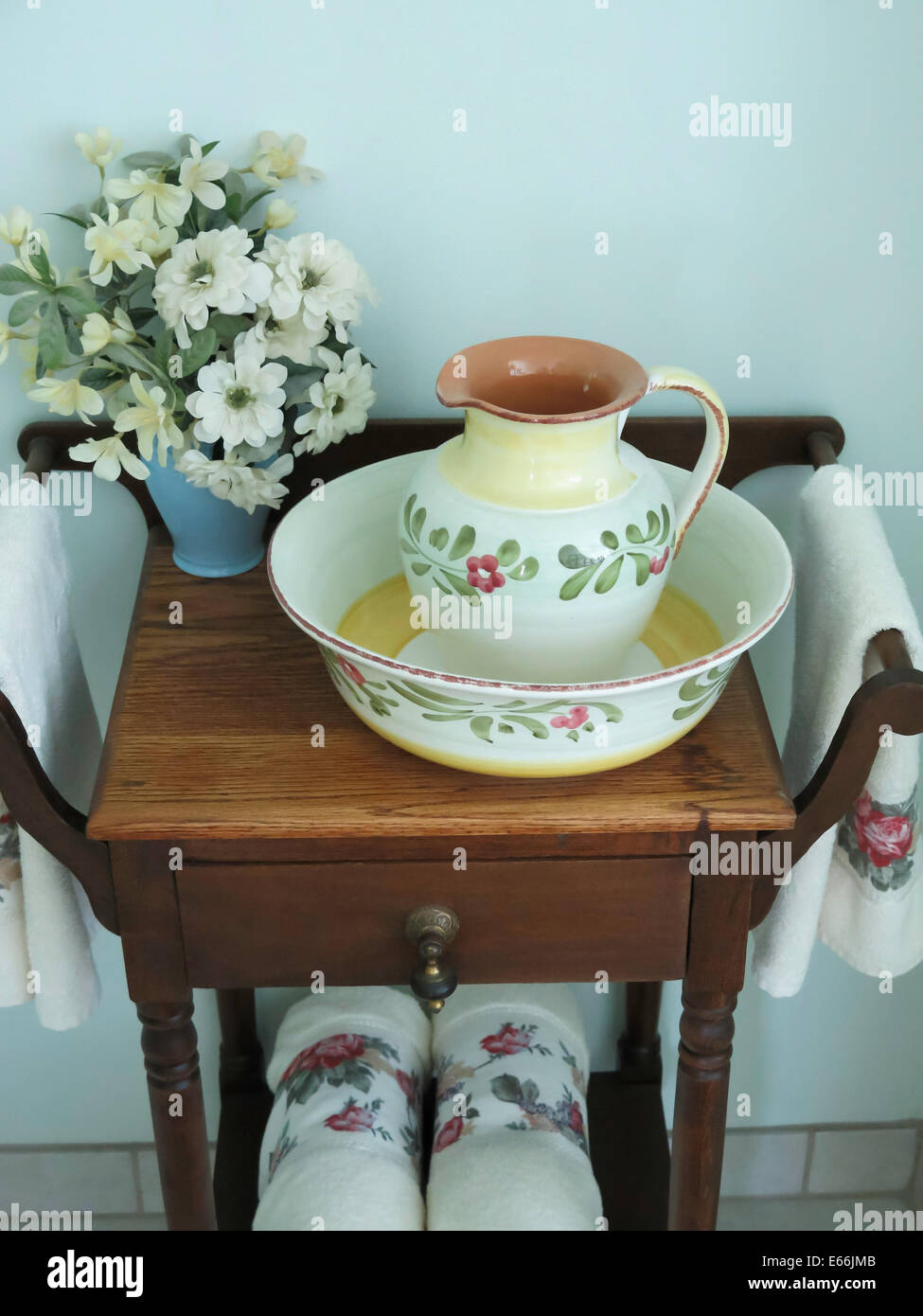 Ewer pitcher hires stock photography and images Alamy