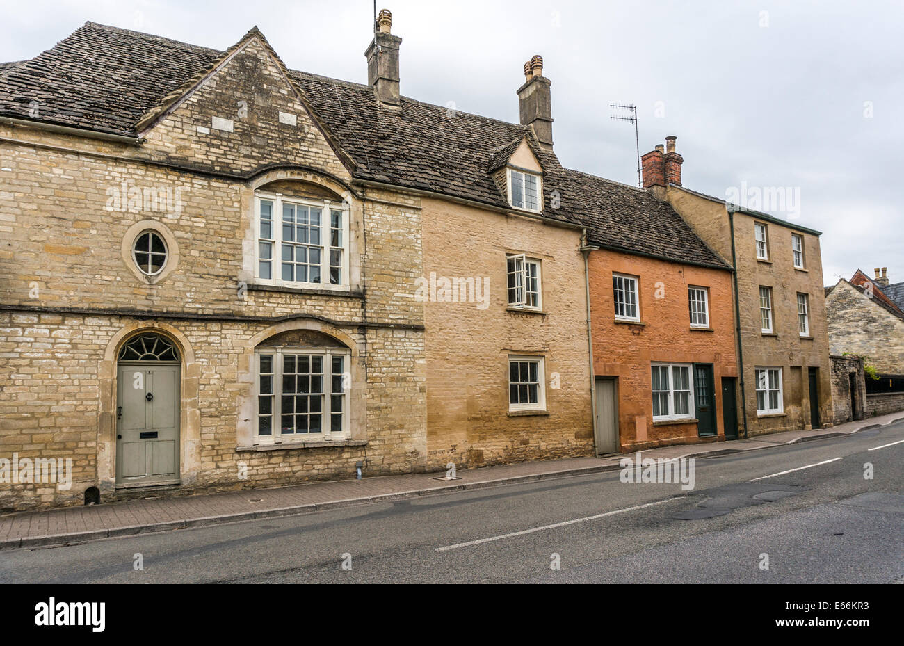 An attractive terrace of period houses, built in local cotswold stone, Cirencester town, Cotswolds, Gloucestershire, England, UK. Stock Photo