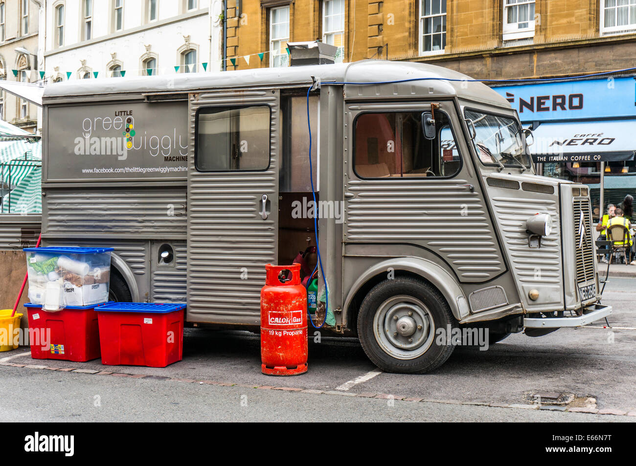 The Little Green Wiggly Machine, a specialist converted 1970's Citroen H Van, selling street food in Cirencester town, Cotswolds, England, UK. Stock Photo