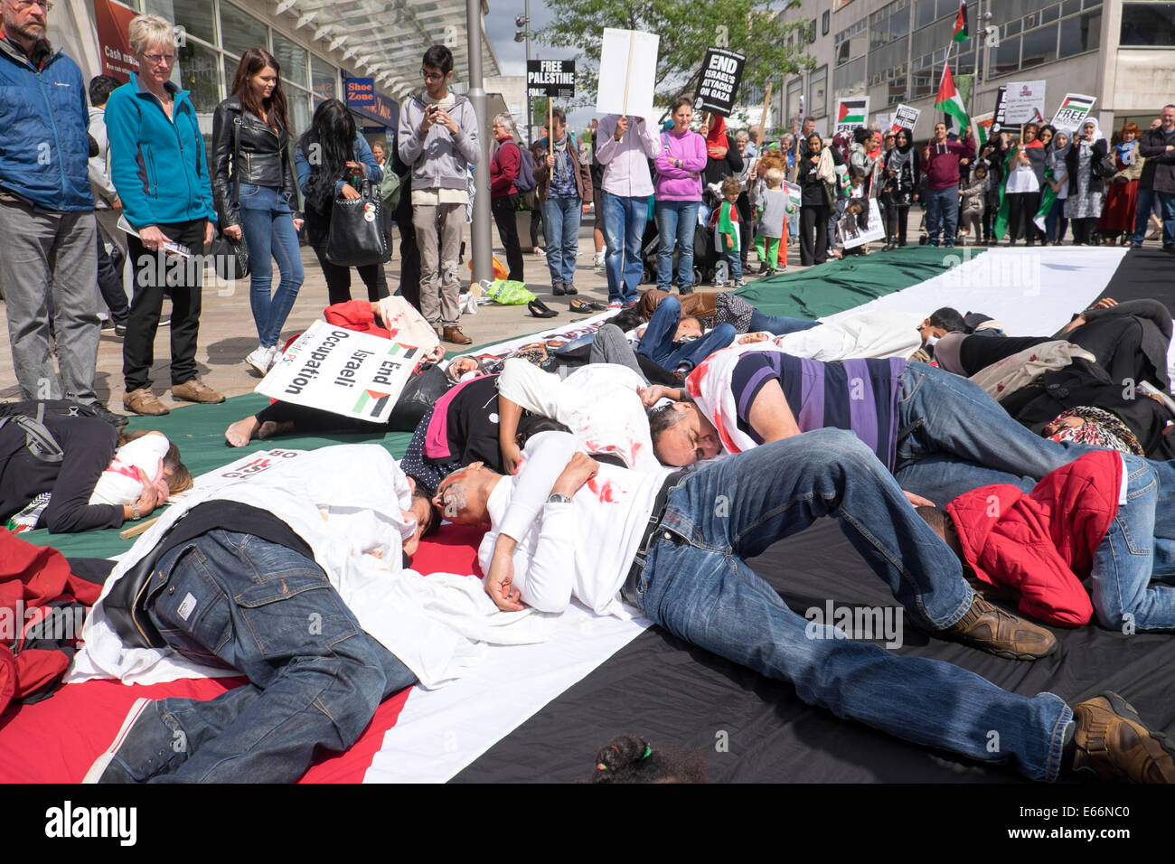 Sheffield, Yorkshire, UK.16th August 2014.Palestine solidarity campaign