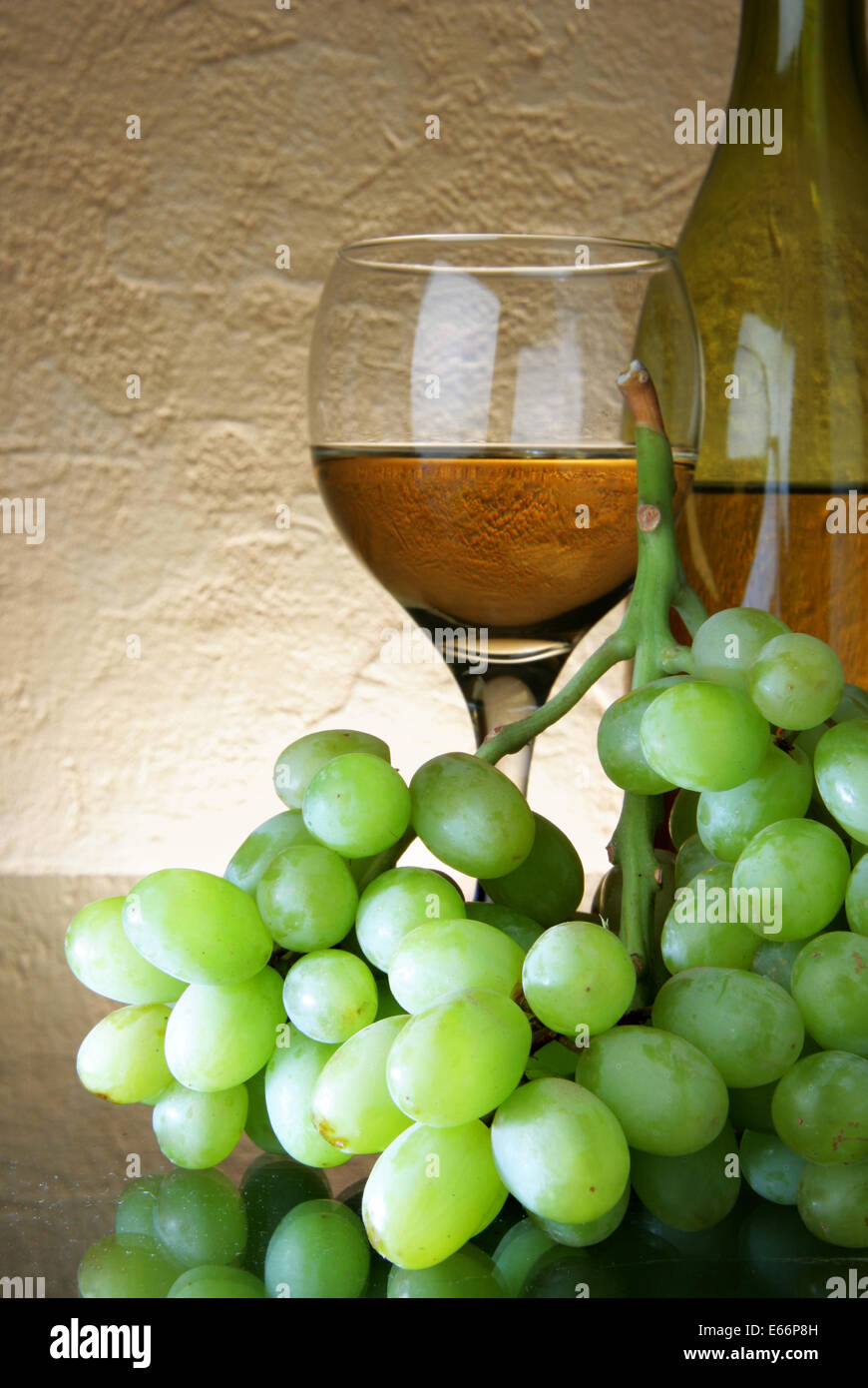 Still-life with bunch of grapes and white wine Stock Photo - Alamy