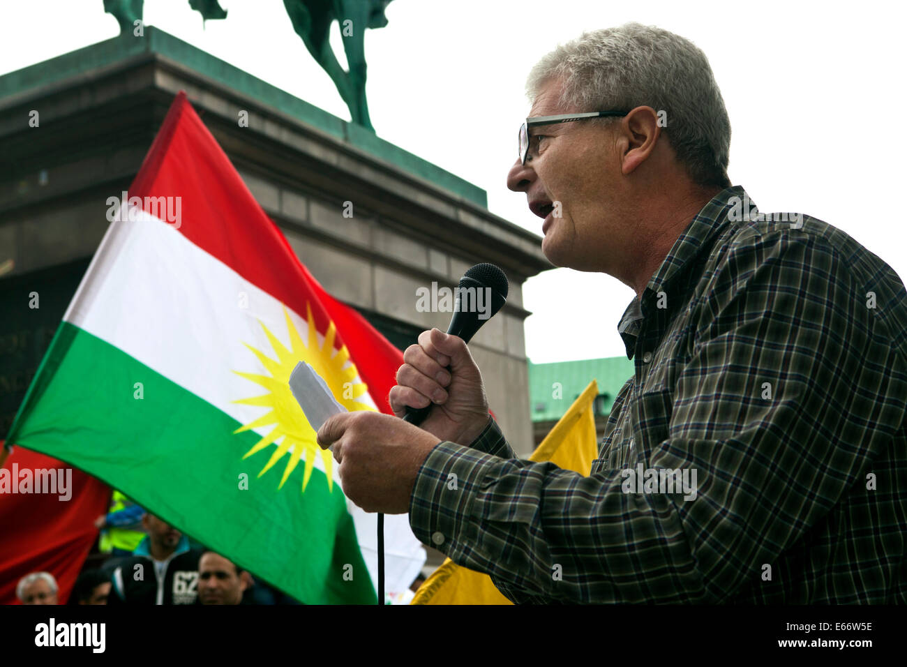 Copenhagen, Denmark – August 16th, 2014: Former Foreing Minister, Holger K. Nielsen (Socialistisk Folkeparti, English: Socialist People's Party) speaks to the Kurdish solidarity demonstration in front of the Danish parliament in Copenhagen against ISIS (Islamic State) warfare and atrocities in Iraq. Credit:  OJPHOTOS/Alamy Live News Stock Photo