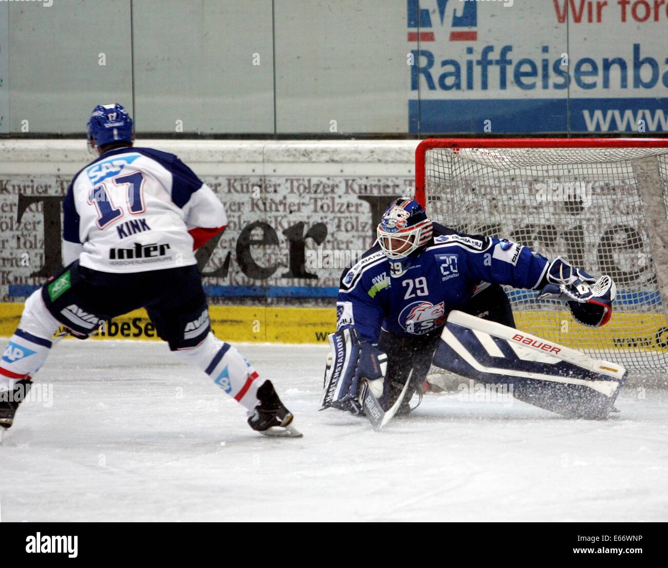 Bad Toelz, Bavaria, Germany. 15th Aug, 2014. from left Marcus KNINK /Mannheim, goalkeeper Luca BOLTSHAUSER/Zuerich.two top teams from Germany and Switzerland meet for a ice hockey friendly as preparation for the season, ZSC Lions Zuerich vs Adler Mannheim, August 15, 2014, Bad Toelz, Germany, Credit:  Wolfgang Fehrmann/Wolfgang Fehrmann/ZUMA Wire/Alamy Live News Stock Photo