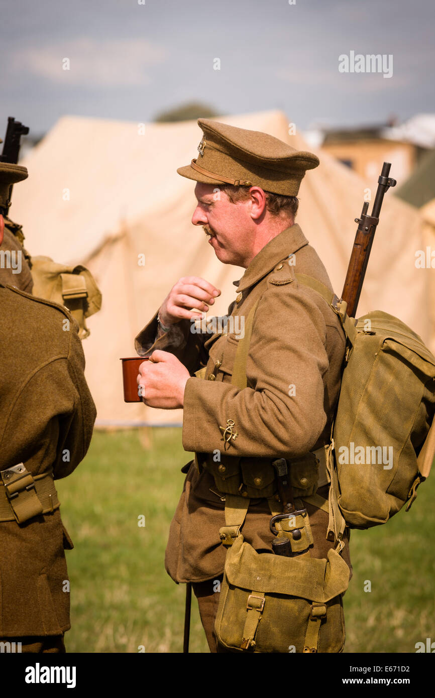 Military british soldier drinking tea hires stock photography and images Alamy