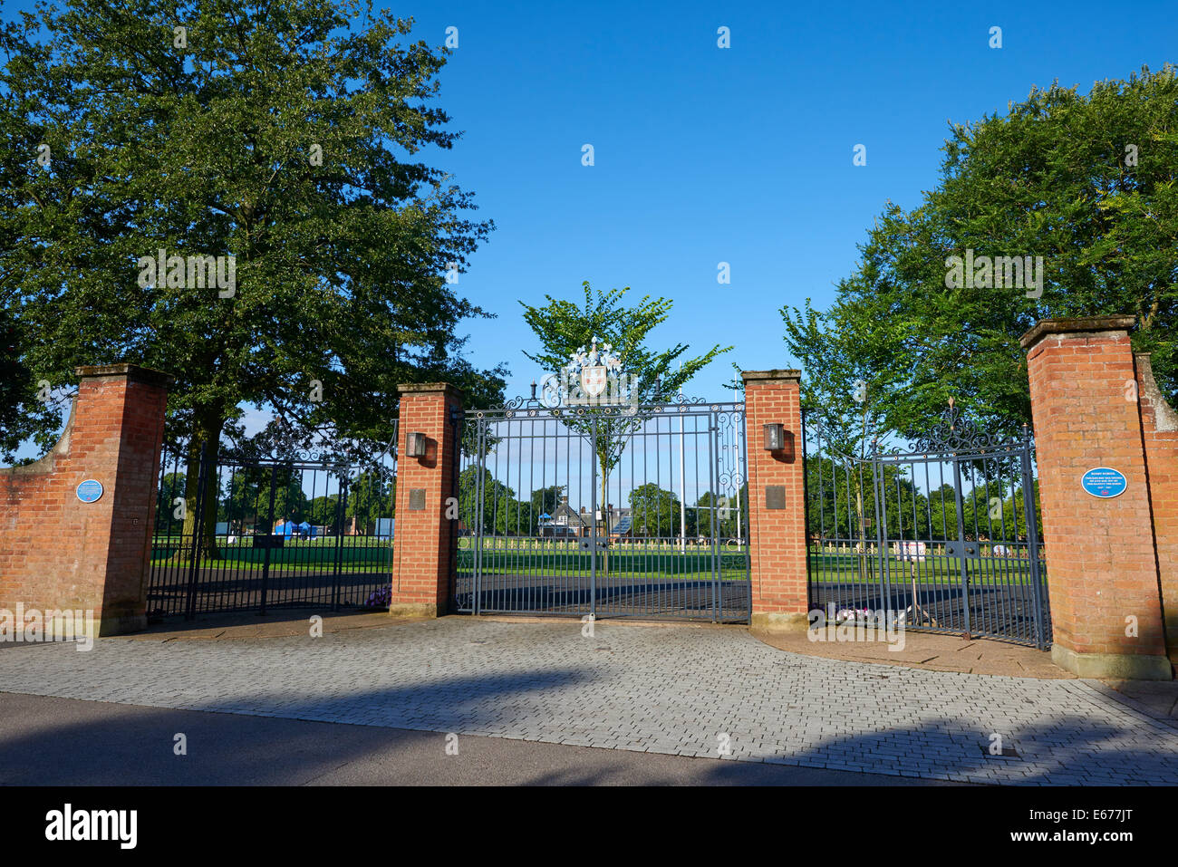 The Gateway Which Was Opened In 1967 By The Queen To Commemorate The 400th Anniversary Of The School Barby Road Rugby UK Stock Photo