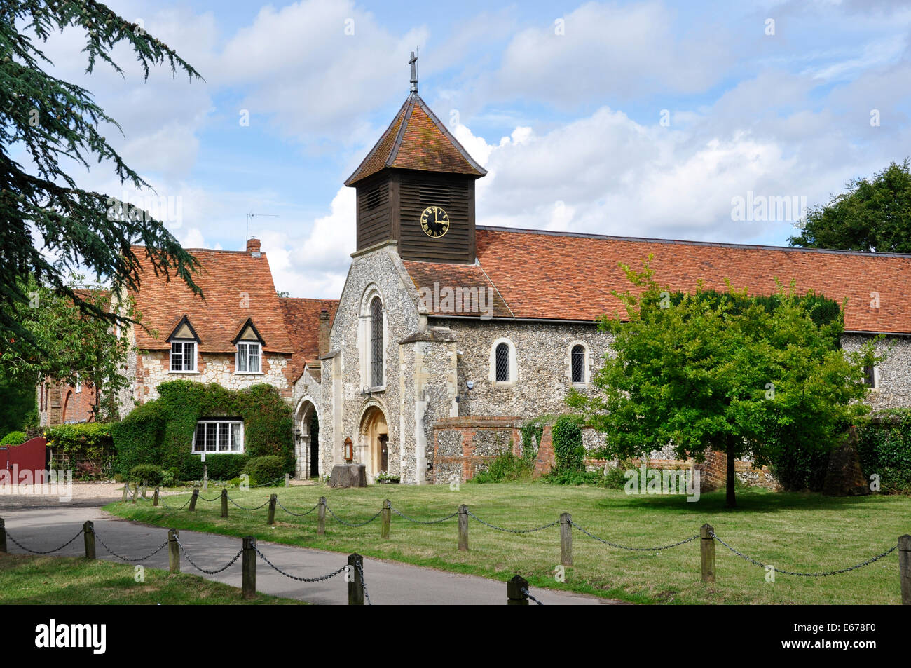 Berks - Hurley on Thames - St Mary's - originally nave of Hurley Priory church - Anglo-Saxon and  Norman additions - bell tower Stock Photo