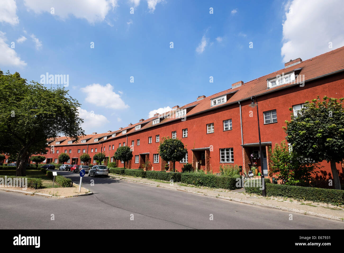 Modernist housing at Grosssiedlung Britz - Hufeisensiedlung UNESCO site  Berlin, Germany Stock Photo