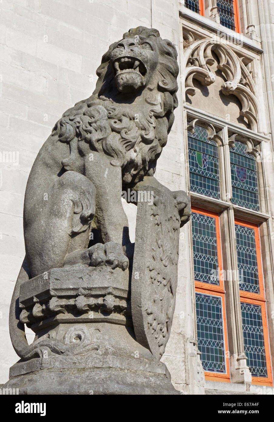 Bruges - The Statue of lion before of the Provincial hof building Stock Photo