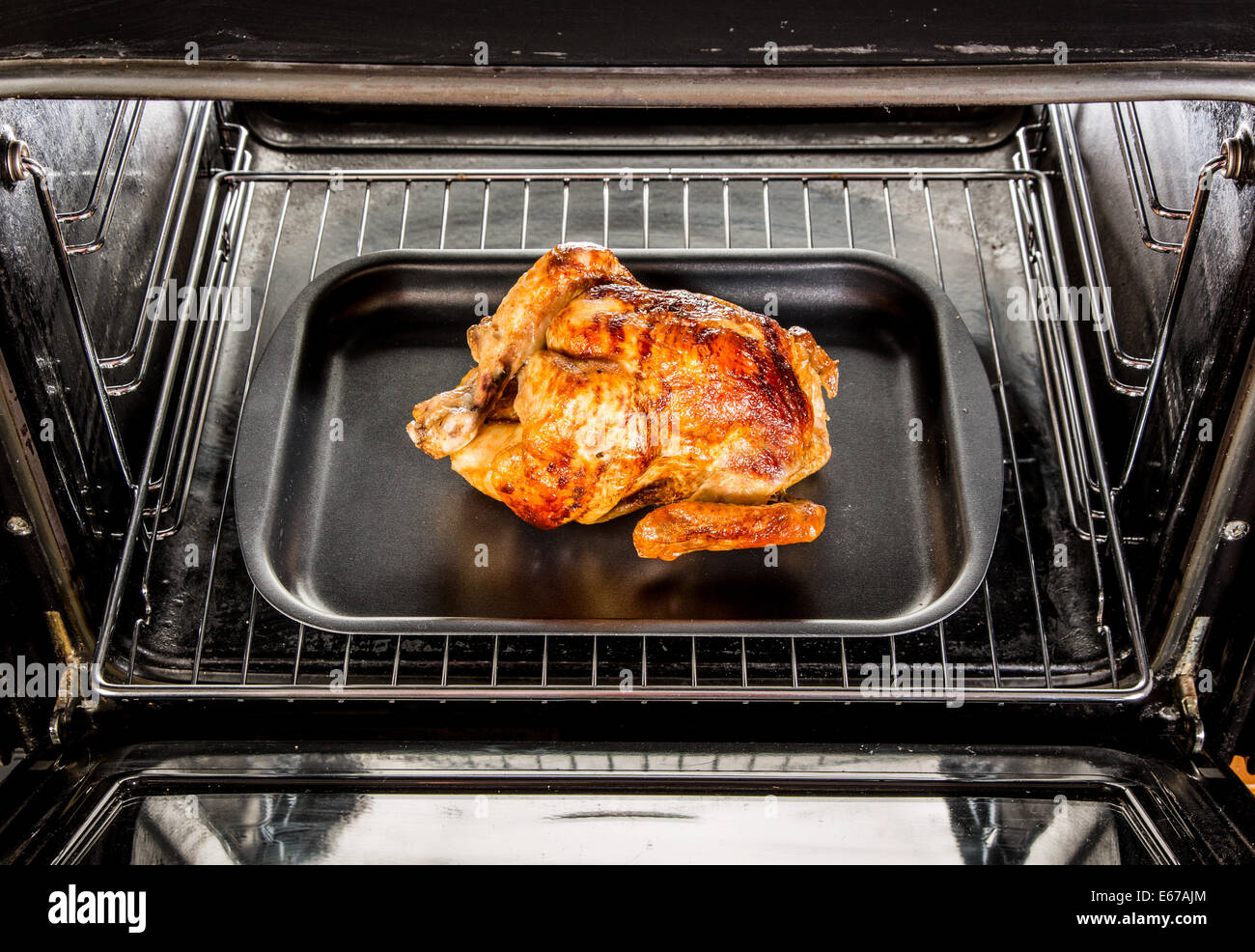 https://c8.alamy.com/comp/E67AJM/roast-chicken-in-the-oven-cooking-in-the-oven-E67AJM.jpg
