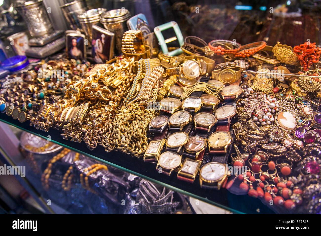 Jewelery Grand bazaar old town Istanbul Stock Photo - Alamy