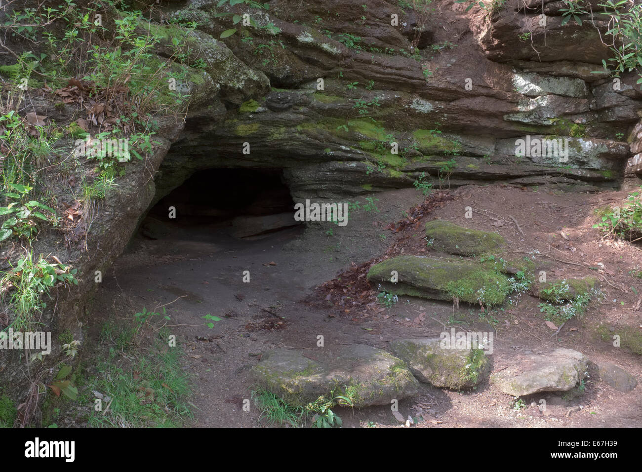 Boone's Cave Park caves along the Yadkin River Stock Photo Alamy