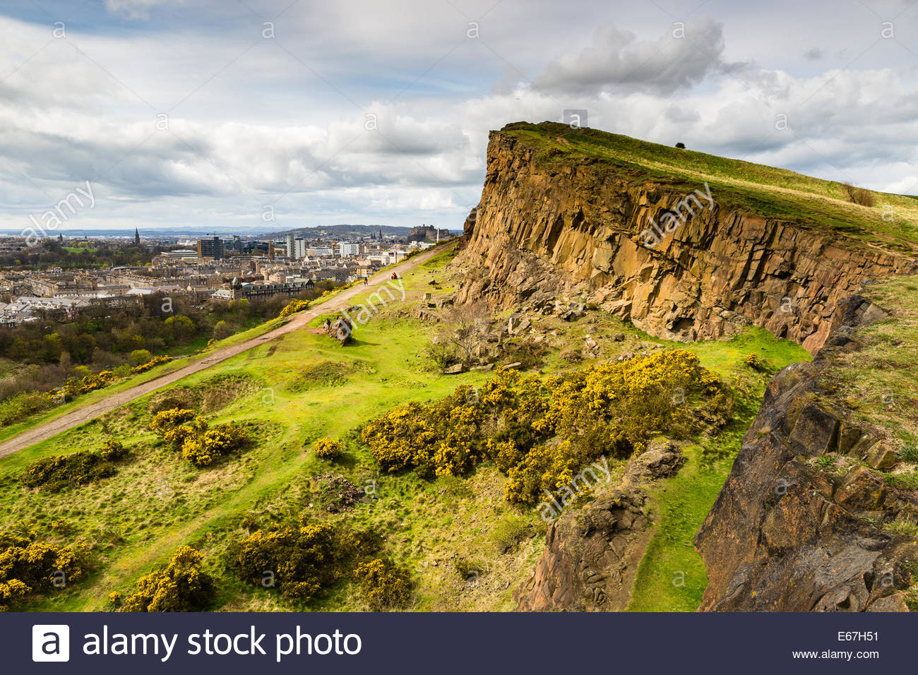 1000-Piece Arthur's Seat Edinburgh Jigsaw Puzzle - Wooden Travel Souvenir Puzzle, 30x20 Inch Finished Size - View #8