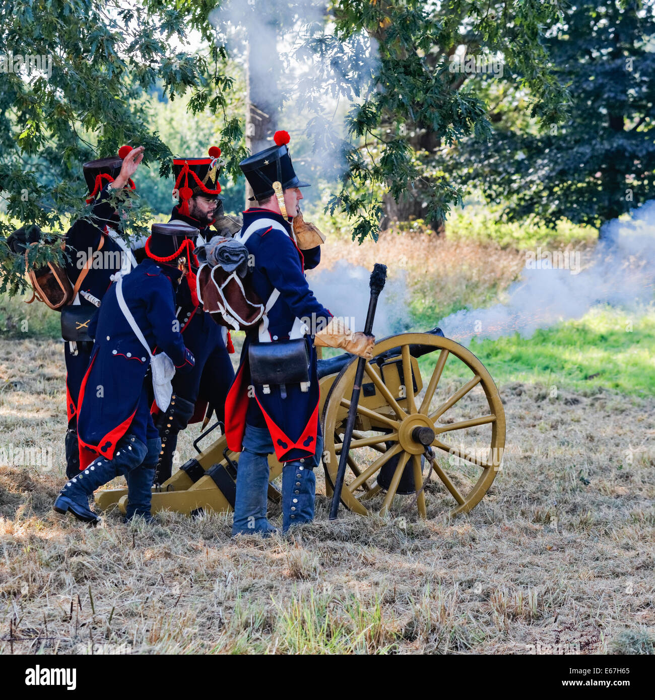 Napoleonic War infantry fire a cannon Stock Photo