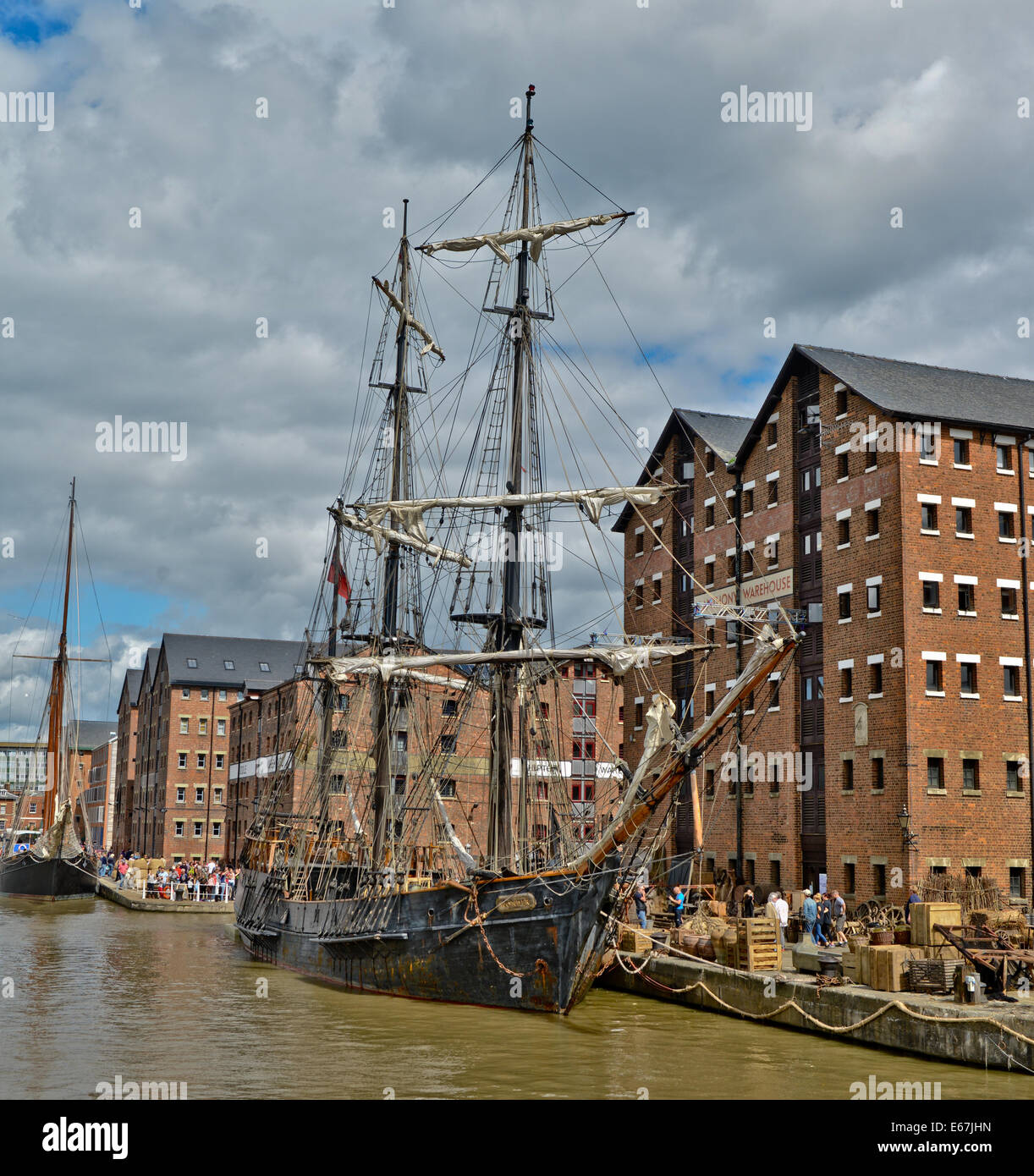 Gloucester, UK. 17th Aug, 2014. Picture Shows:Smoke test on set at  Gloucester Docks of the forthcoming new Tim Burton directed Alice, Through  the Looking Glass starring Johnny Depp, Mia Wasikowska, Helena Bonham