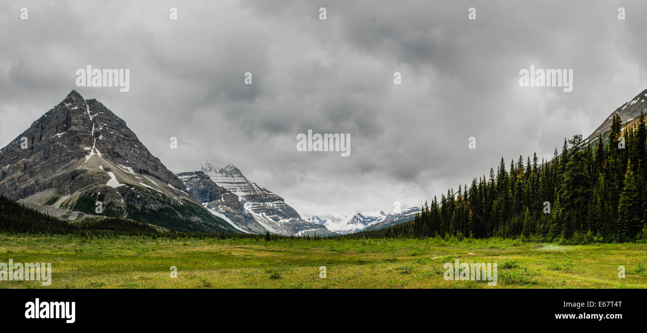 Mt robson glacier hi-res stock photography and images - Alamy