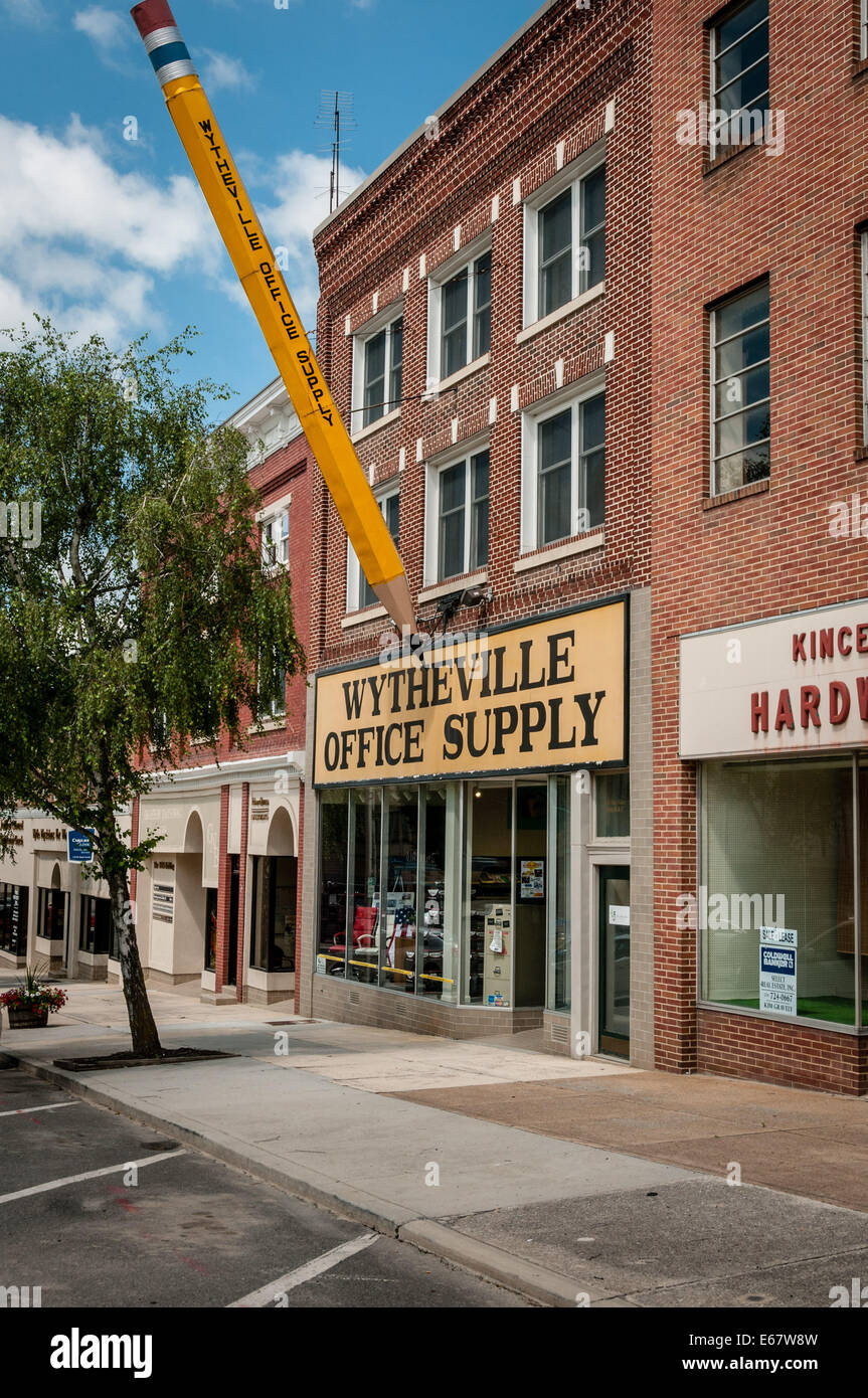 Biggest Pencil in Virginia, Wytheville Office Supply, 146 West Main Street, wytheville, Virginia Stock Photo