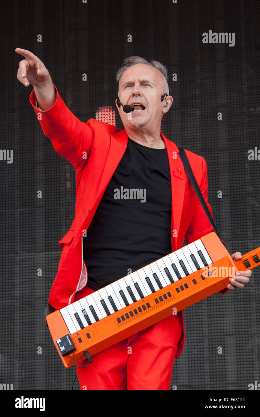 Remenham Henley-on-Thames Oxfordshire UK. 17 August 2014. Singer HOWARD JONES performs on-stage at the 2014 'Rewind South Festival' held 15-16-17 August 2014. Photograph Credit:  2014 John Henshall / Alamy Live News. PER0408 Stock Photo