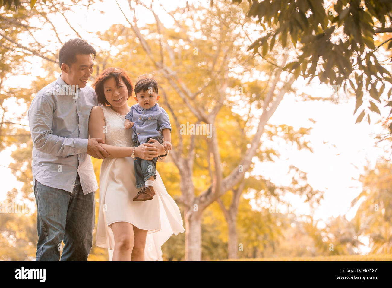 Chinese family hi-res stock photography and images - Alamy