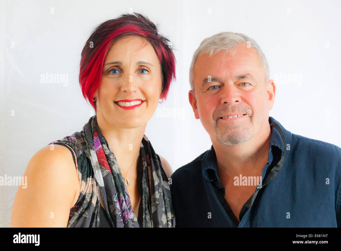 Remenham Henley-on-Thames Oxfordshire UK. 17 August 2014. Singers ALISON WHEELER and DAVE HEMINGWAY of the group The (Beautiful) South at the 2014 'Rewind South Festival' held 15-16-17 August 2014. Photograph Credit:  2014 John Henshall / Alamy Live News. PER0407 Stock Photo