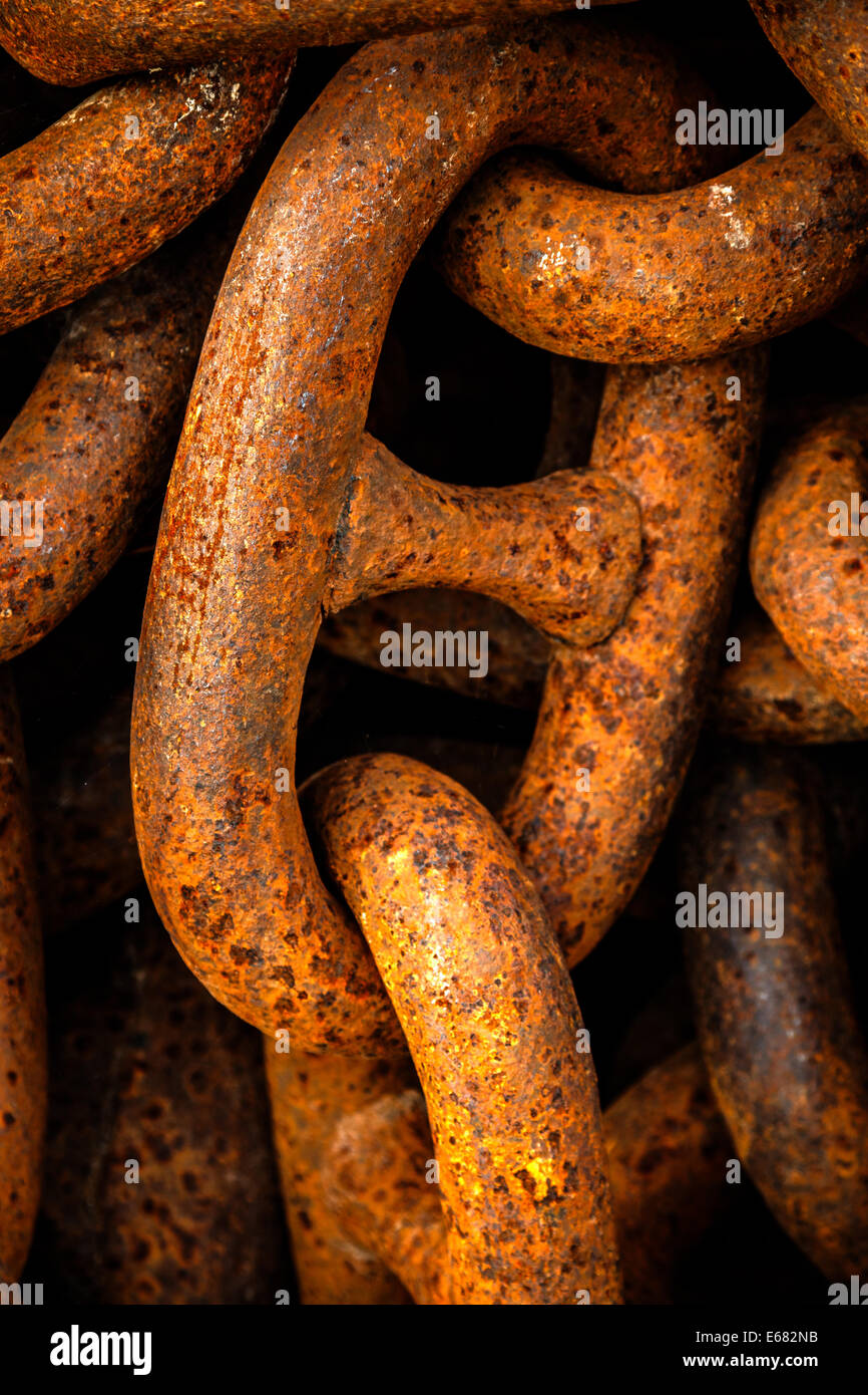 Rusy old chain Stock Photo - Alamy