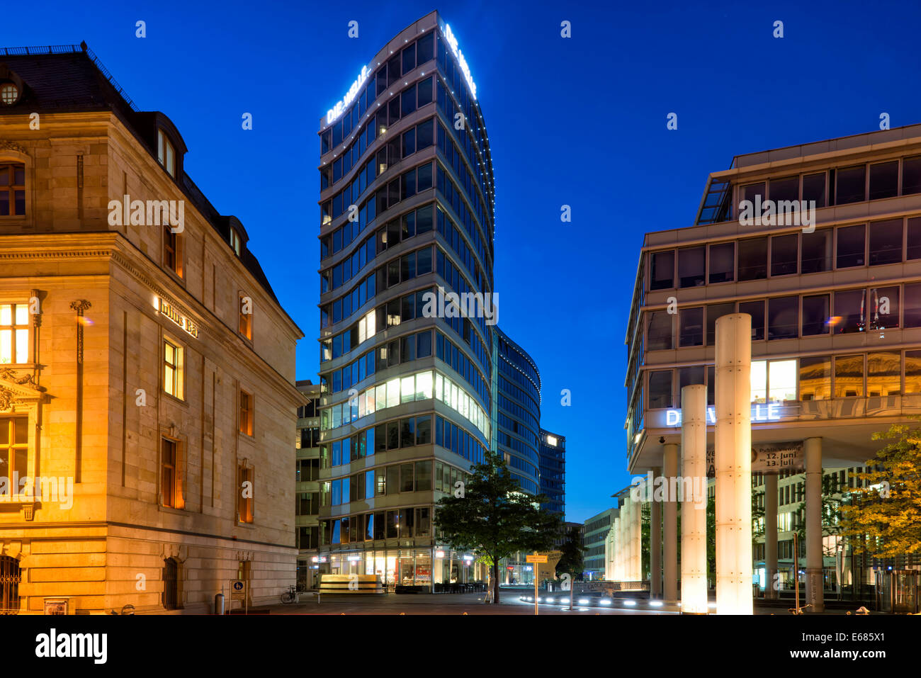 Modern office building in the dusk. Downtown Frankfurt am Main Stock ...