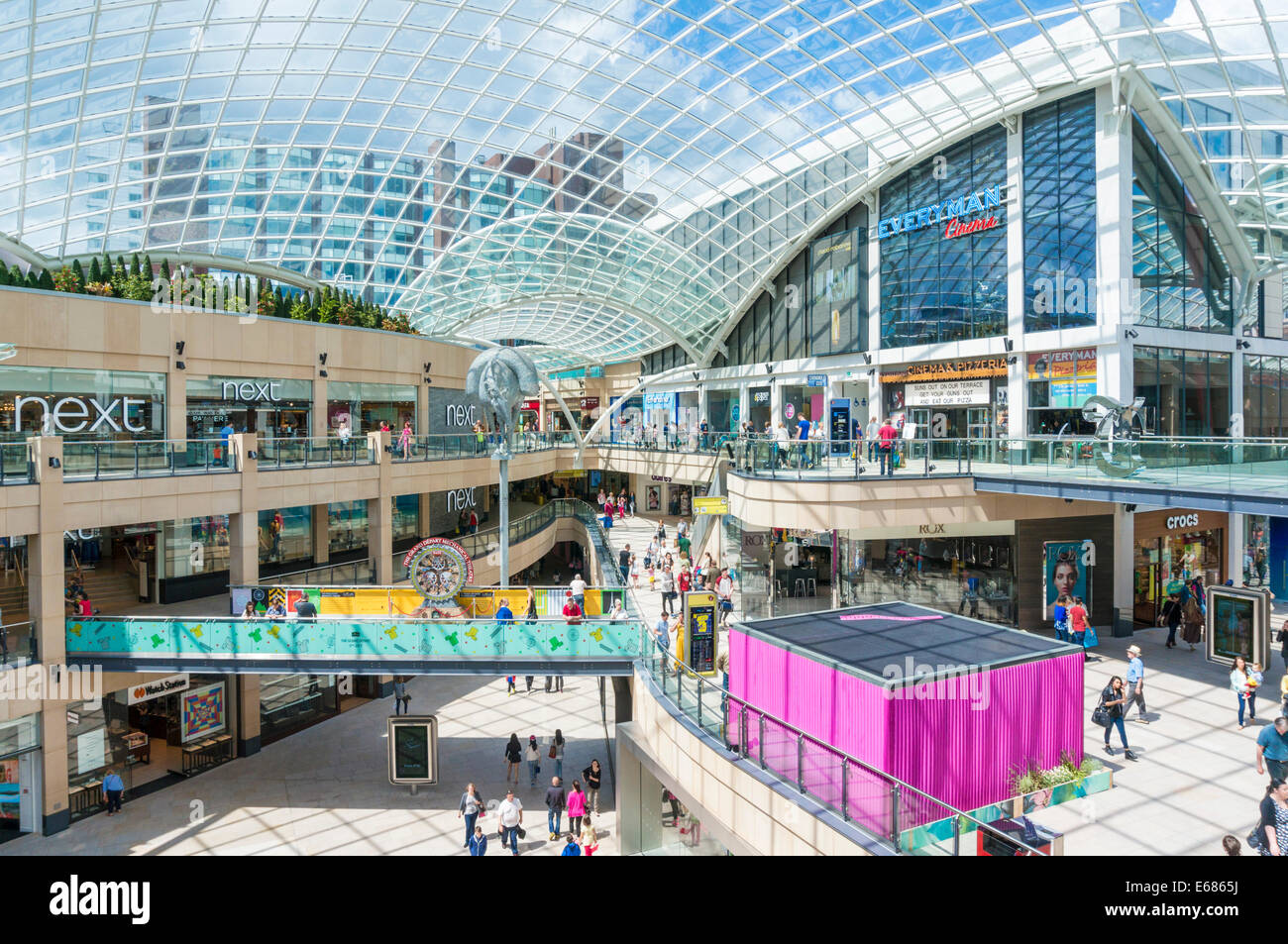 Shopping centre hi-res stock photography and images - Alamy