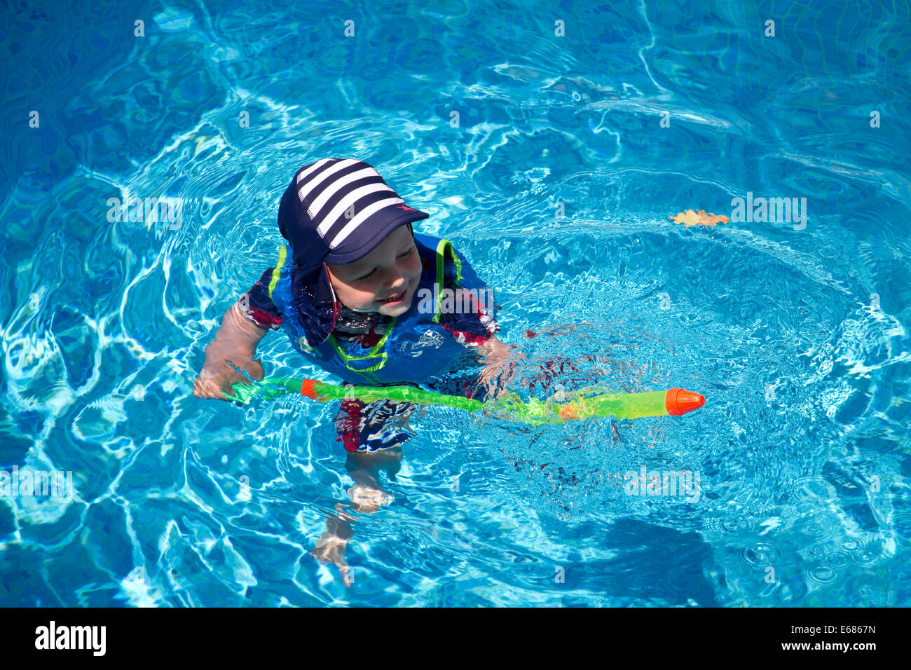 Uv protective clothes hires stock photography and images Alamy