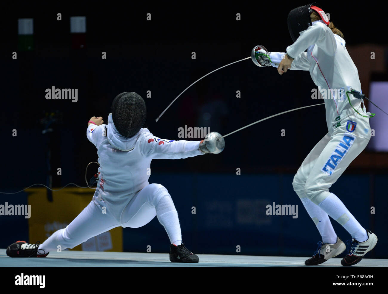 Nanjing, China's Jiangsu Province. 18th Aug, 2014. Lee Sinhee (L) of South Korea celebrates competes against Eleonora de Marchi of Italy in the women epee individual final event of Nanjing 2014 Youth Olympic Games in Nanjing, east China's Jiangsu Province, Aug. 18, 2014. Lee Sinhee won the gold medal. Credit:  Shen Peng/Xinhua/Alamy Live News Stock Photo