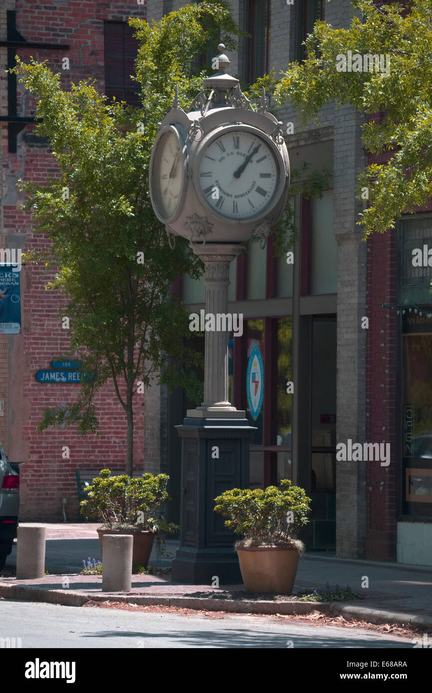 Baxter Clock on Pollock Street, New Bern North Carolina Stock Photo Alamy