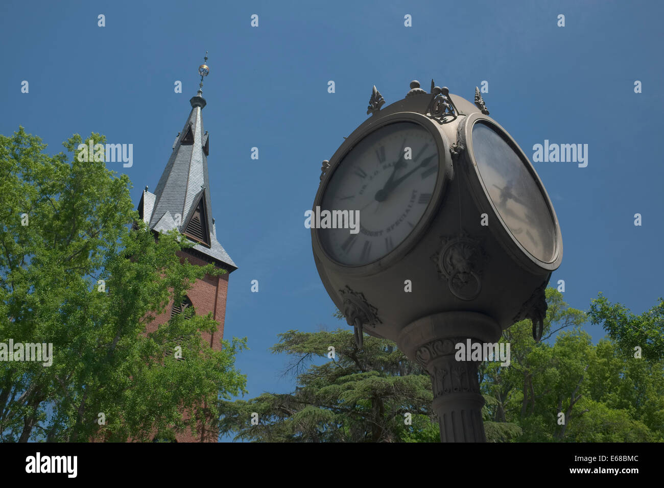 Baxter Clock on Pollock Street, New Bern North Carolina and Christ