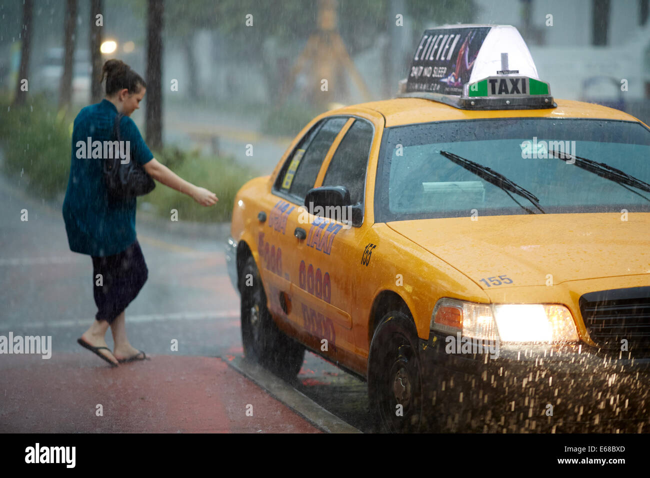 Woman flags down yellow cab hires stock photography and images Alamy