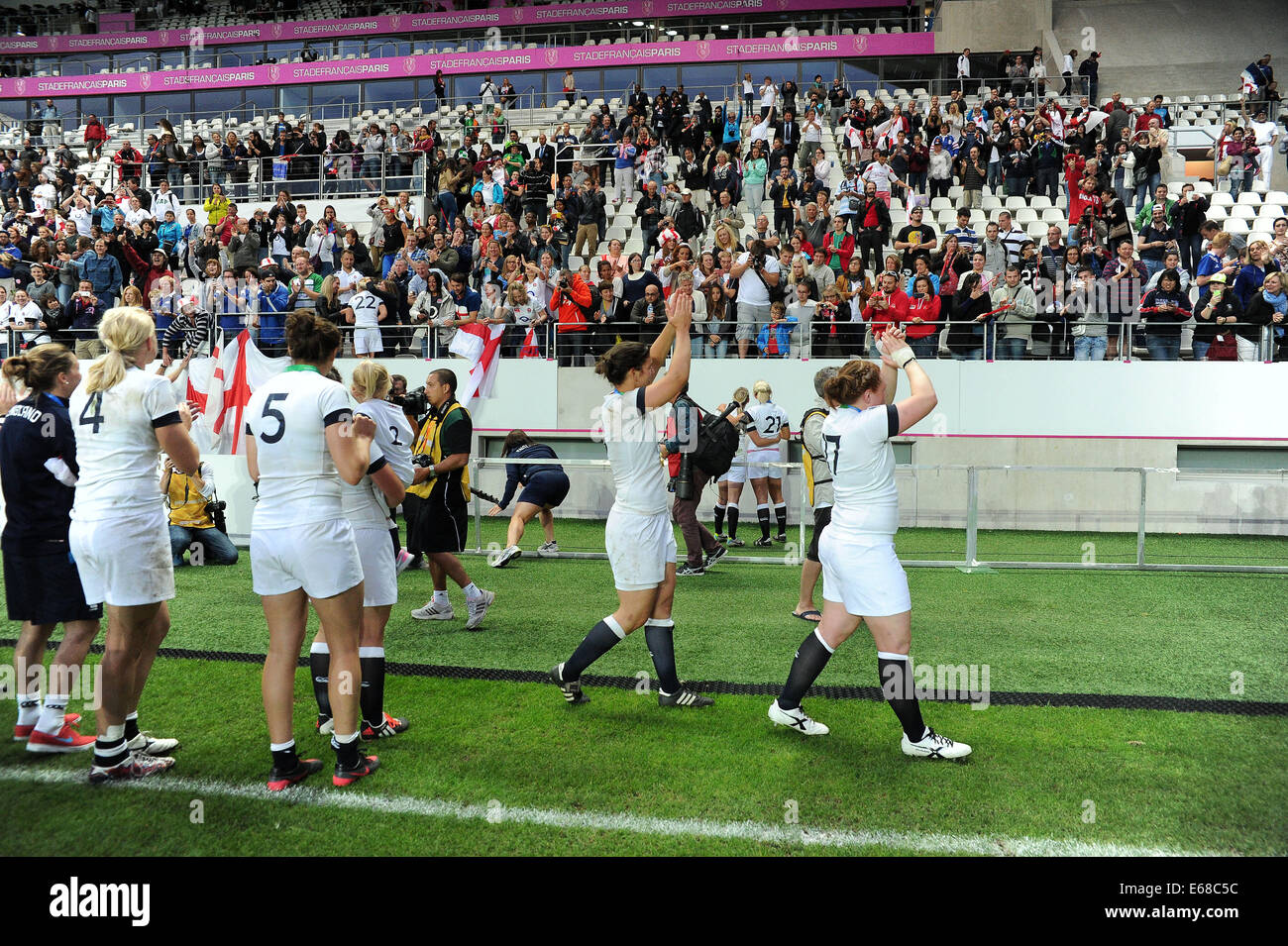 Paris, France. 17th Aug, 2014. Womens World Cup Rugby Final. England versus Canada. Celebrations from England Credit:  Action Plus Sports/Alamy Live News Stock Photo