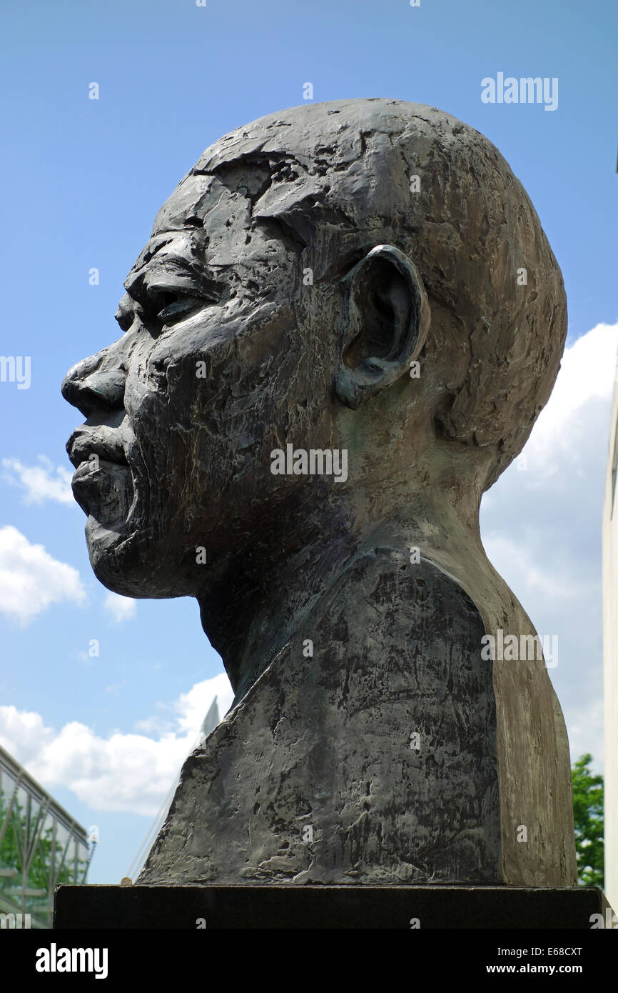 Nelson Mandela statue, South Bank, London, Britain, UK Stock Photo