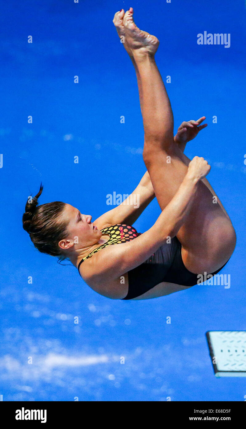 Berlin Germany 18th Aug 2014 Tina Punzel Of Germany Competes In The Team Event Diving At The 32nd Len European Swimming Championships 2014 At The Velodrom In Berlin Germany 18 August 2014