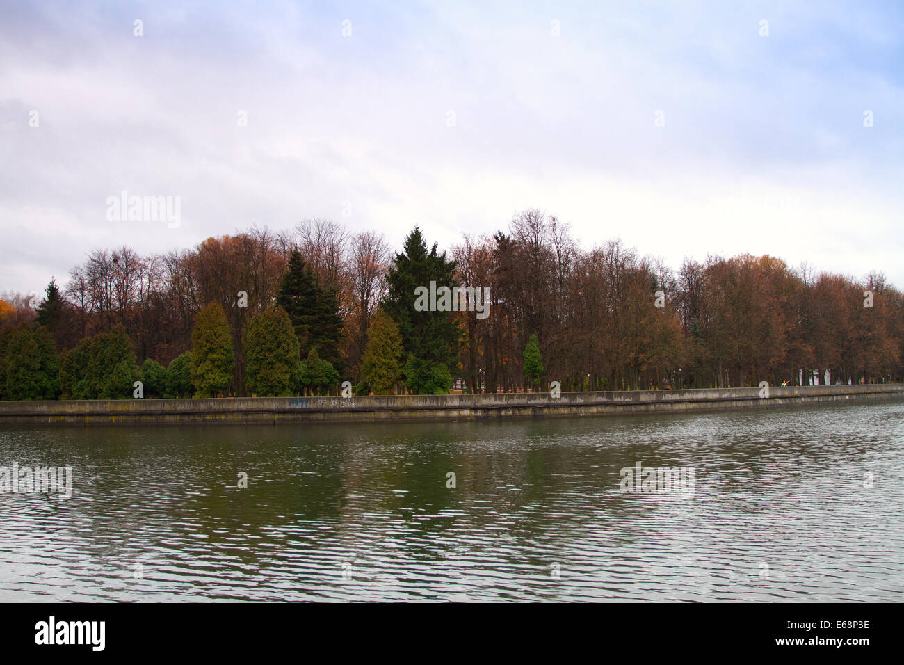 beautiful sunny day in autumn park Stock Photo - Alamy
