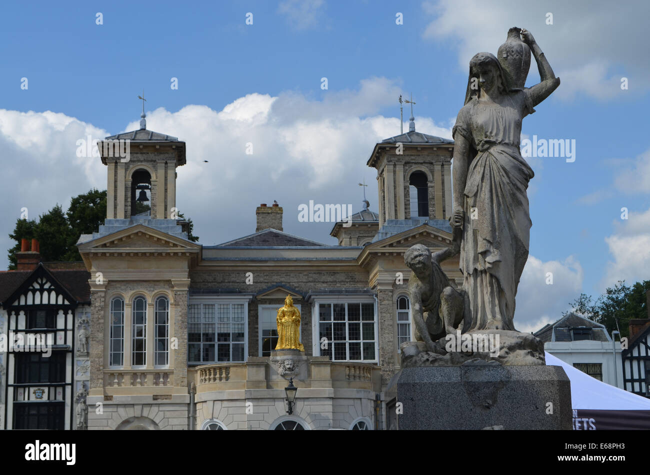 RoyalBorough KingstononThames marketplace with its ancient buildings and street marketeers gets ready for aday of selling&buying Stock Photo