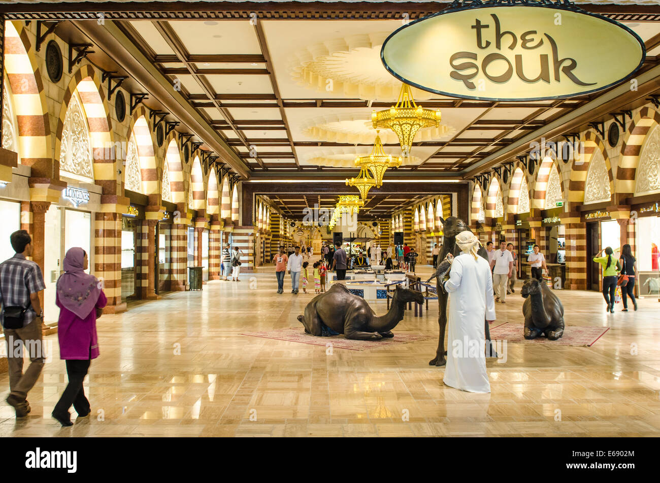 Shoppers In The Souk Section Of Mall Of The Emirates Dubai United Arab Emirates Uae Stock