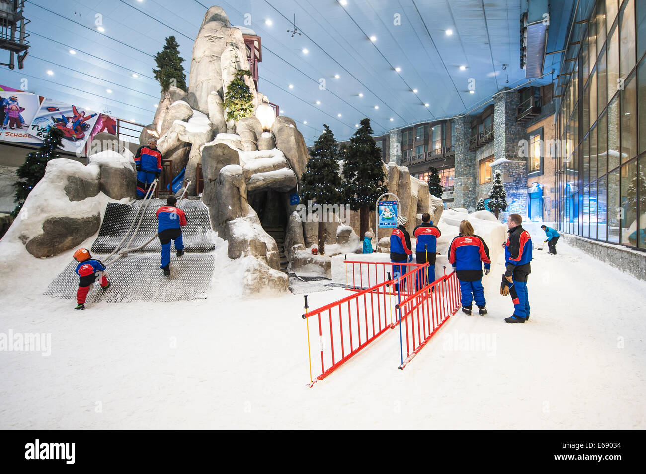 Skiing on snow at Ski Dubai, inside Mall of the Emirates, Dubai, United