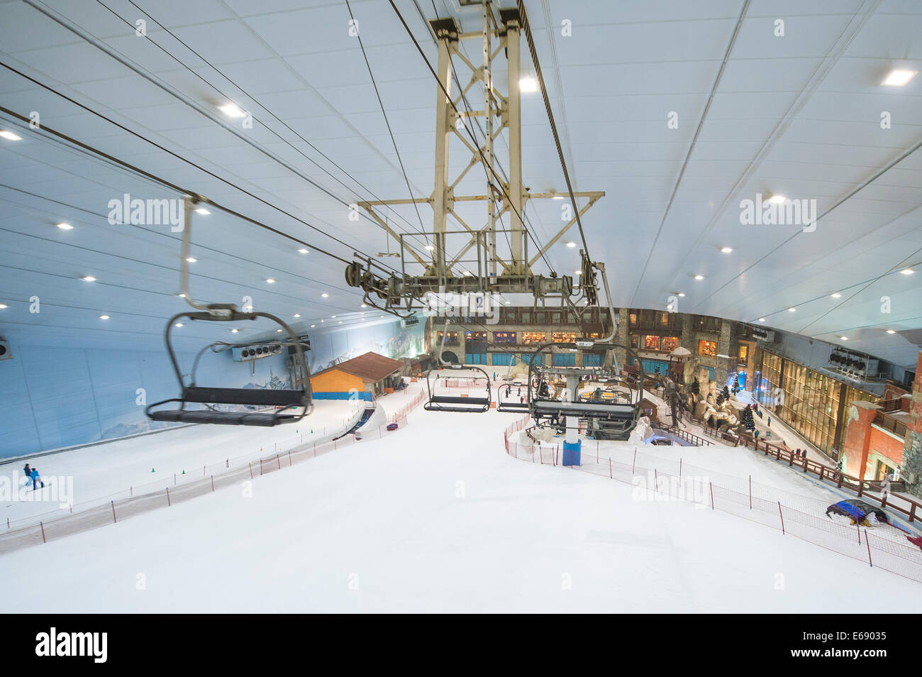 Skiing on snow at Ski Dubai, inside Mall of the Emirates, Dubai, United