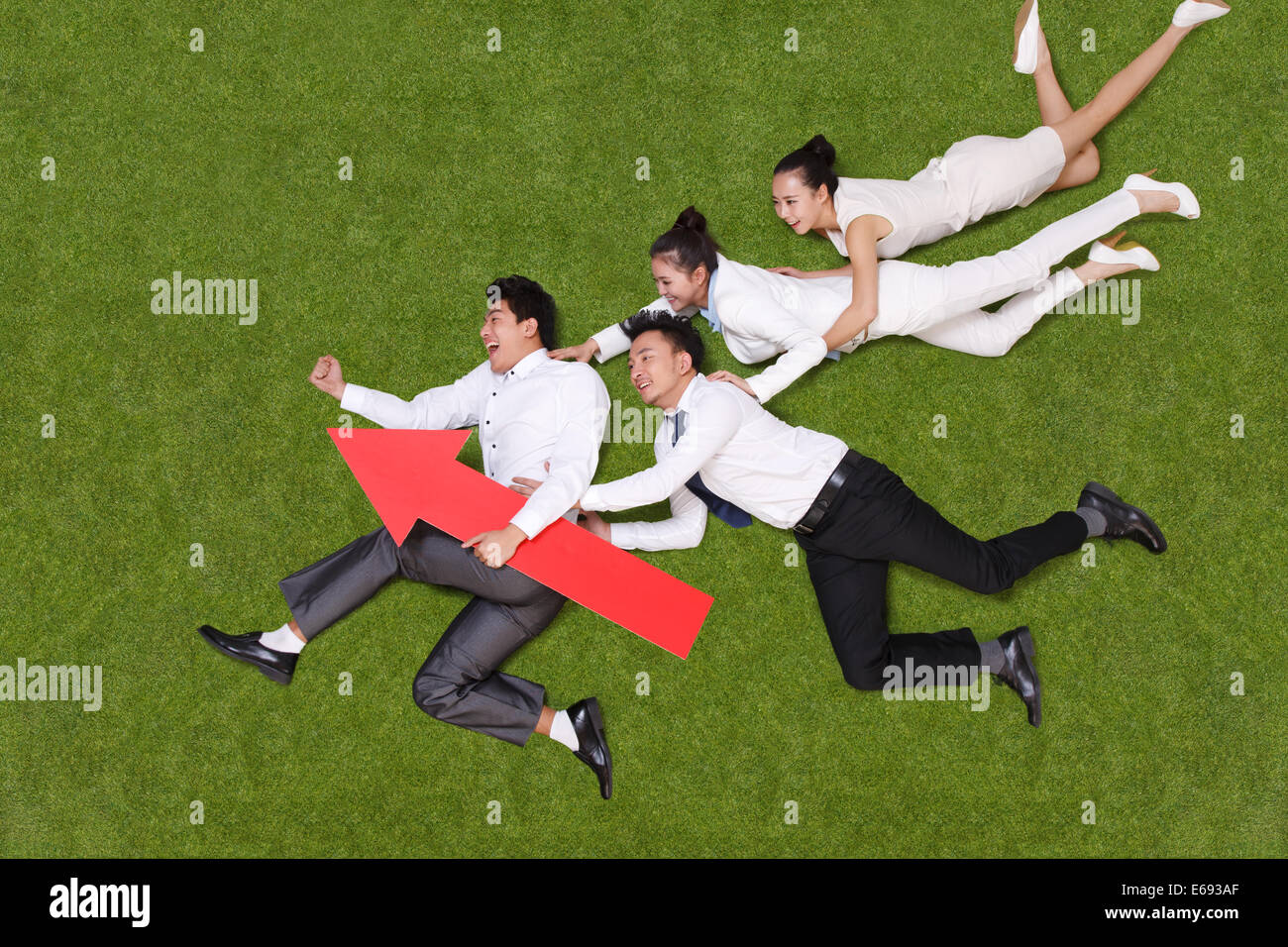 young business people with red arrow Stock Photo - Alamy